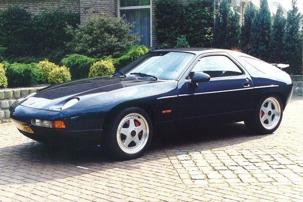 porsche 928 missile sur roues