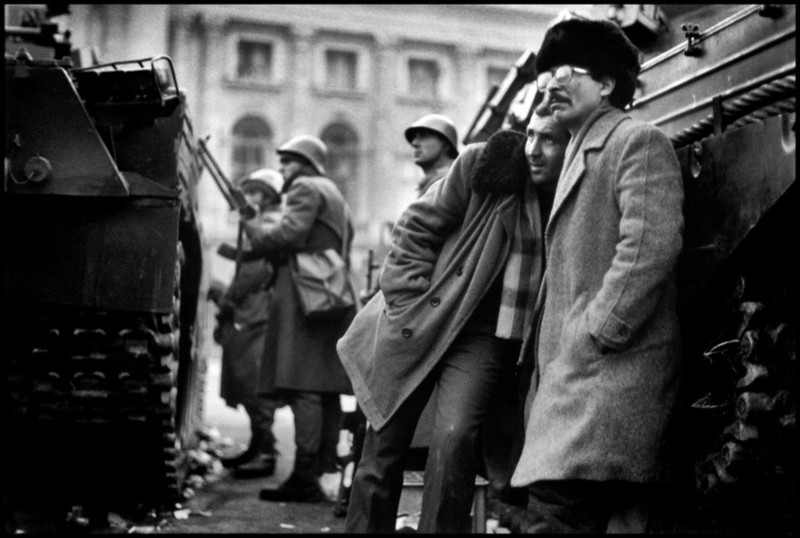 la chute de caucescu  bucarest 1989 leonard freed